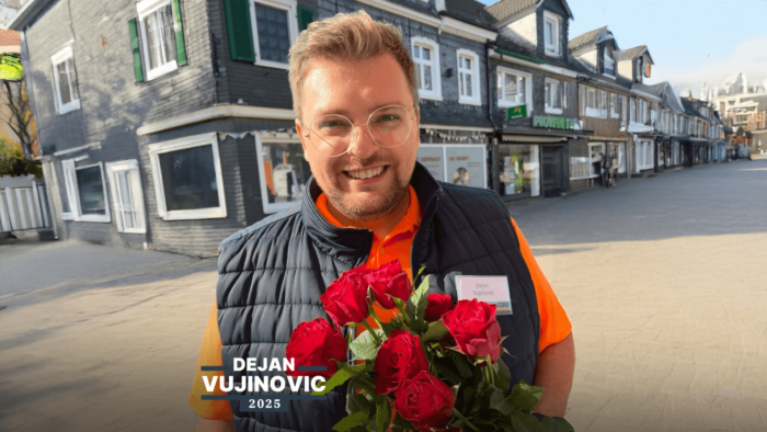 202505 Muttertagsrosen auf dem Marktplatz Dejan Vujinovic