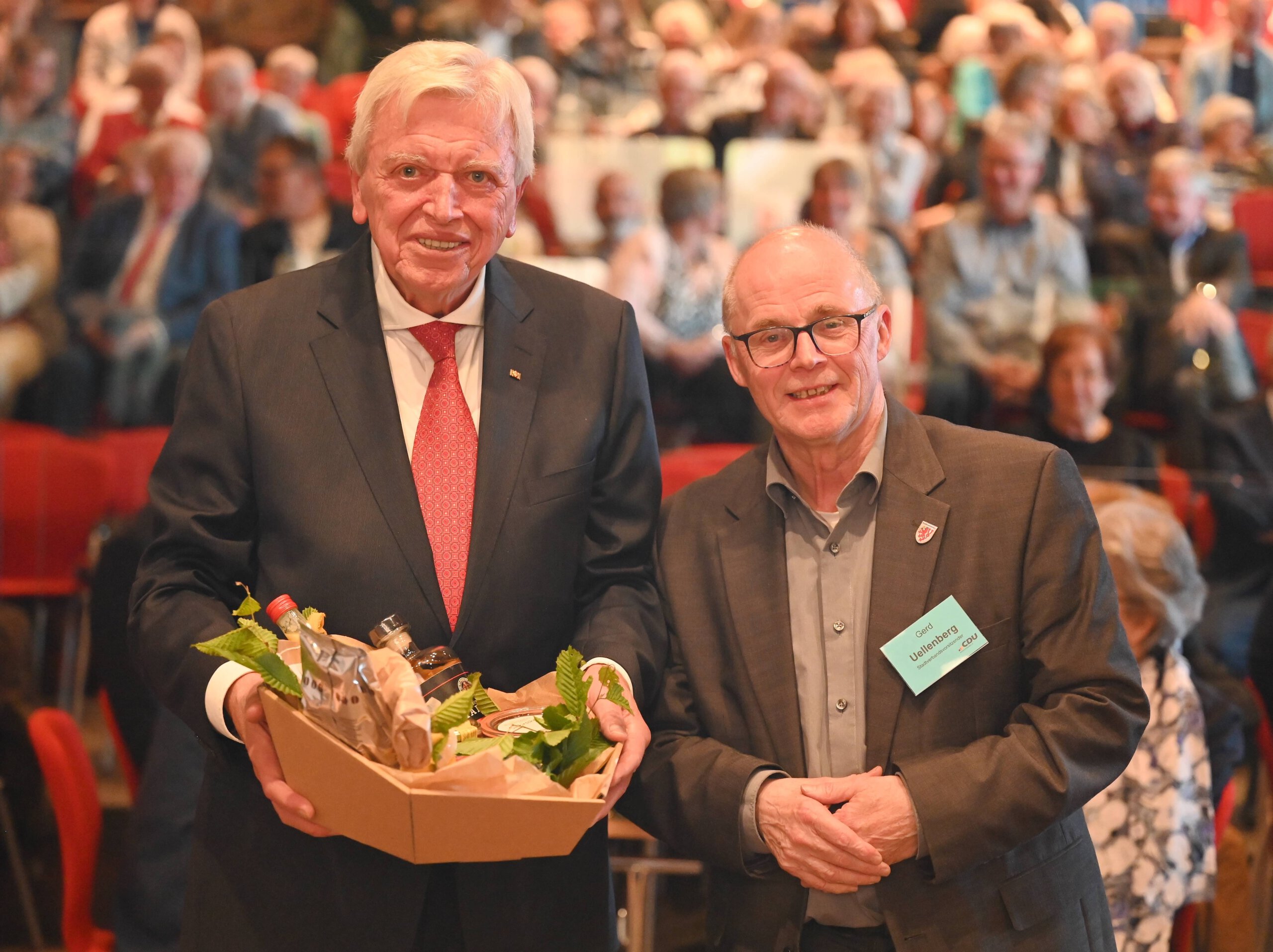 Volker Bouffier und Gerd Uellenberg in Radevormwald