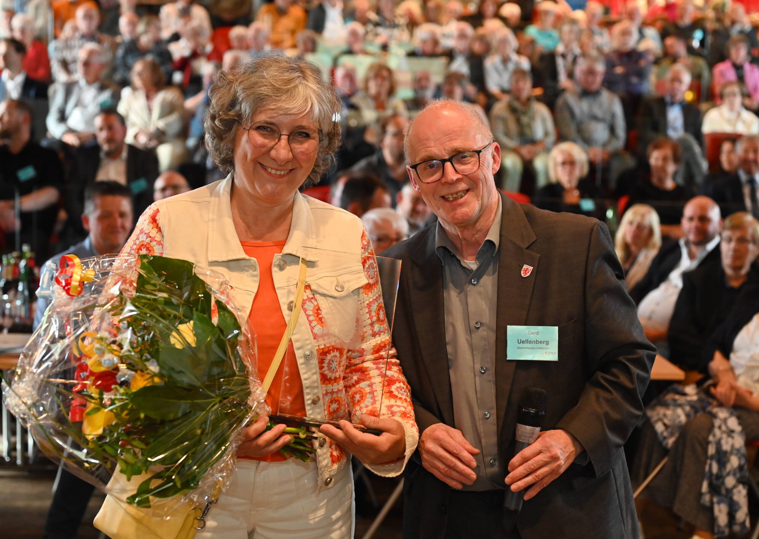 Christiane Schnell und Gerd Uellenberg bei der Verleihung des diesjährigen Ehrenamtspreises der CDU Radevormwald